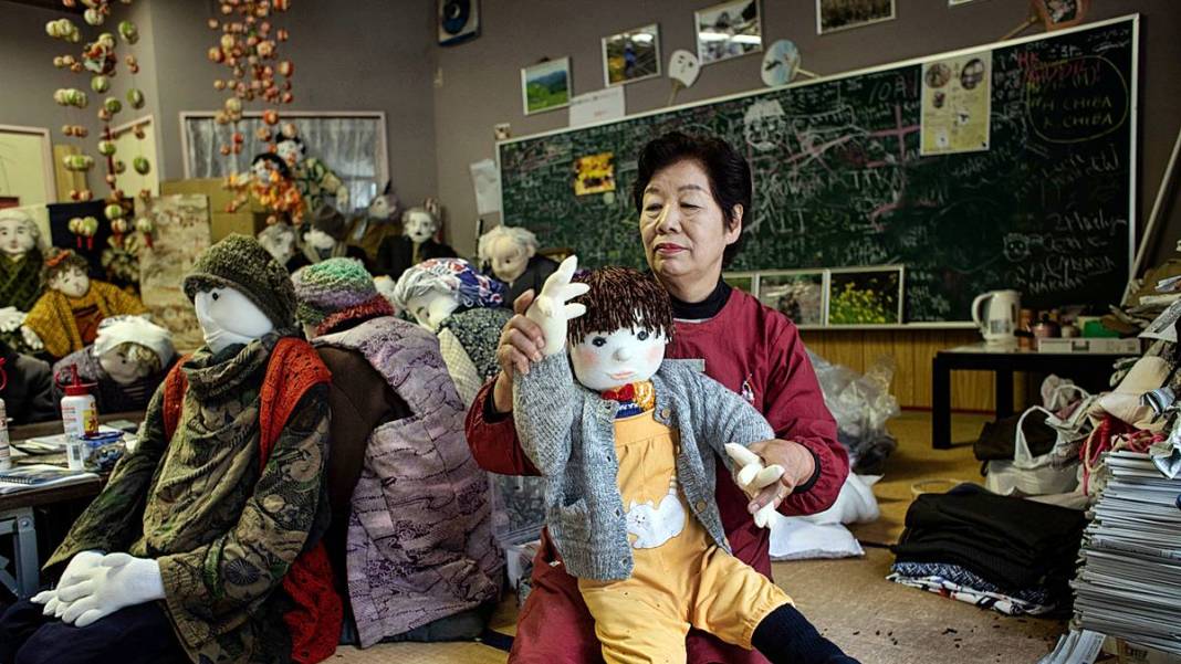 Bu köye gelenler gözlerine inanamıyor: Tüyler ürperten manzara! Hepsi yetişkin insan boyutlarında 38